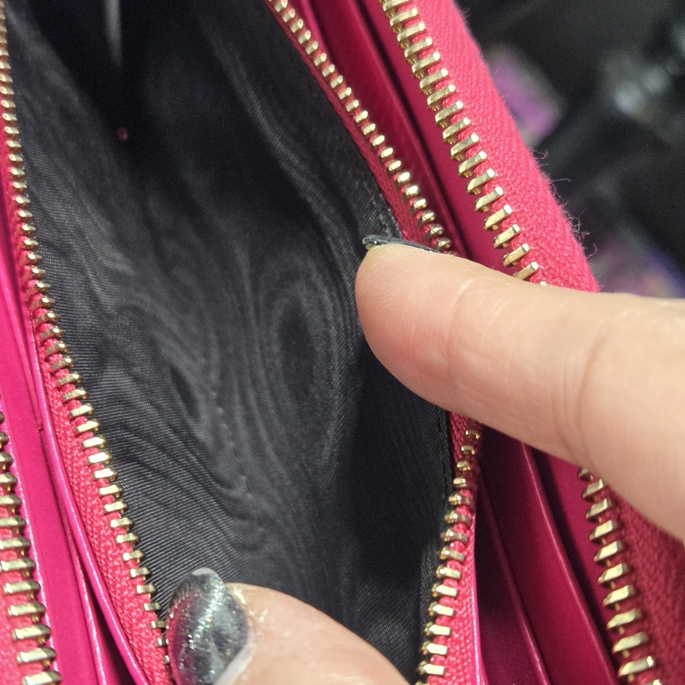 Gucci Pink Diamante Leather Zip Around Wallet. Very Clean, Very Good. - Picture 9 of 13